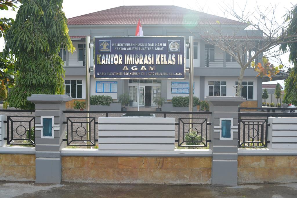 Taratak Homestay Bukittinggi Exterior photo